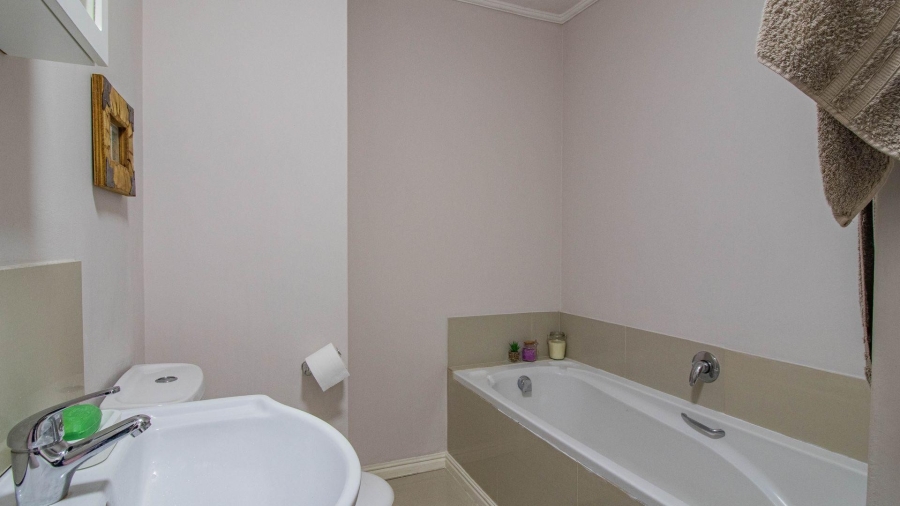 2 Bedroom Property for Sale in Gansbaai Central Western Cape